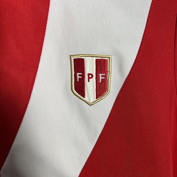 Peru National Team Soccer Jacket Mens Small Red White Umbro Track Zip Top - Picture 3 of 11